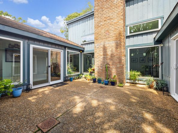 1818 Berryfield Drive, Houston TX 77077