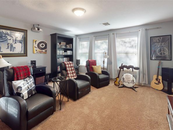 118 W Hobbit Glen Drive, The Woodlands TX 77384