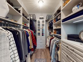 118 W Hobbit Glen Drive, The Woodlands TX 77384