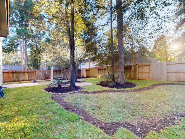 118 W Hobbit Glen Drive, The Woodlands TX 77384