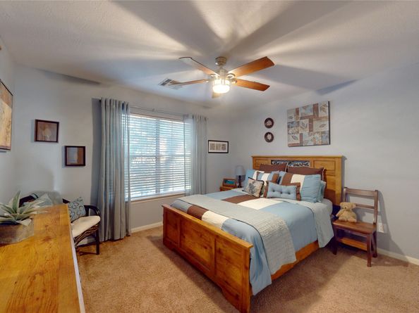 118 W Hobbit Glen Drive, The Woodlands TX 77384