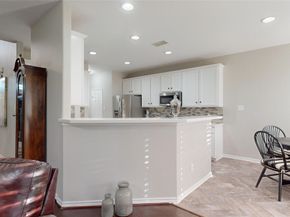 118 W Hobbit Glen Drive, The Woodlands TX 77384