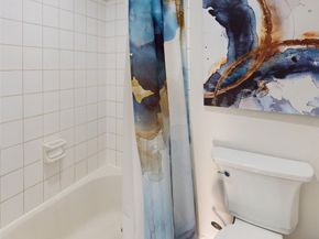 118 W Hobbit Glen Drive, The Woodlands TX 77384