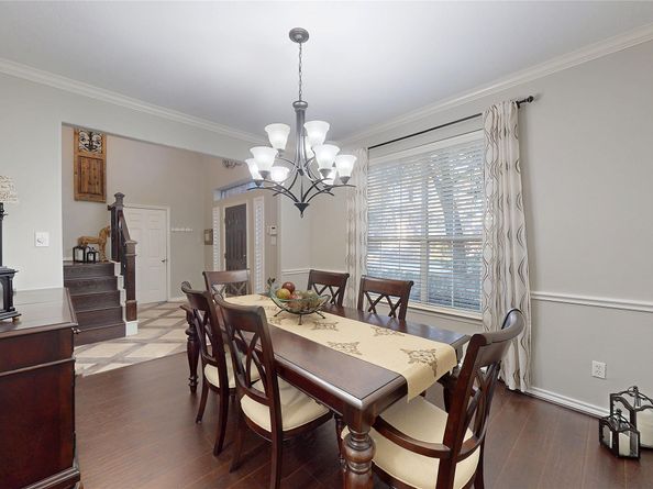 118 W Hobbit Glen Drive, The Woodlands TX 77384