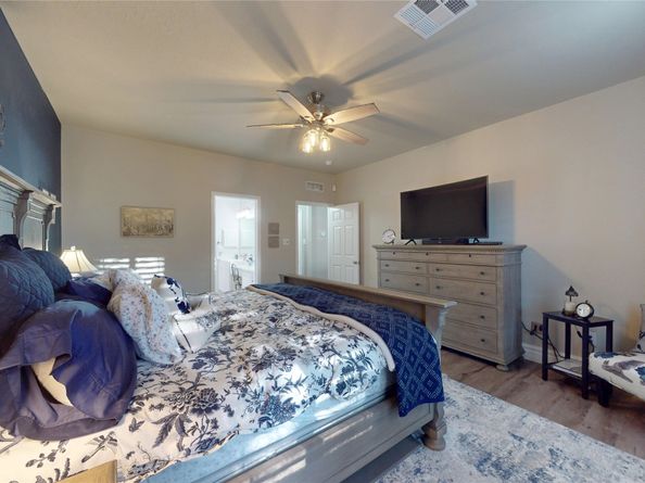 118 W Hobbit Glen Drive, The Woodlands TX 77384