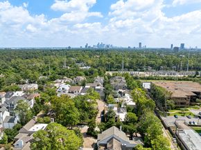 10 S Briar Hollow Lane 55, Houston TX 77027