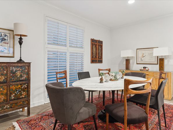 10 S Briar Hollow Lane 55, Houston TX 77027