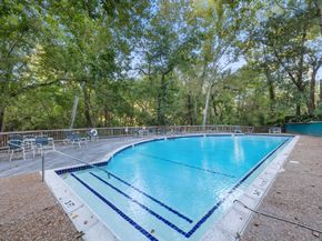 10 S Briar Hollow Lane 55, Houston TX 77027