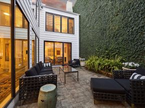 10 S Briar Hollow Lane 55, Houston TX 77027