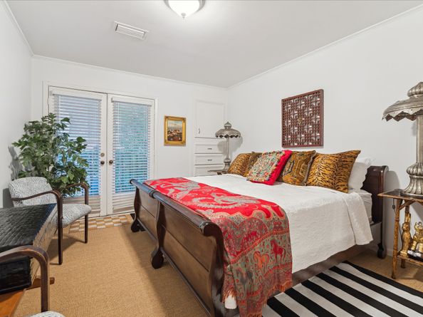 10 S Briar Hollow Lane 55, Houston TX 77027