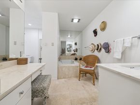 10 S Briar Hollow Lane 55, Houston TX 77027