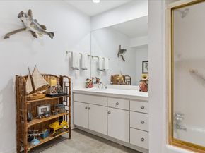 10 S Briar Hollow Lane 55, Houston TX 77027