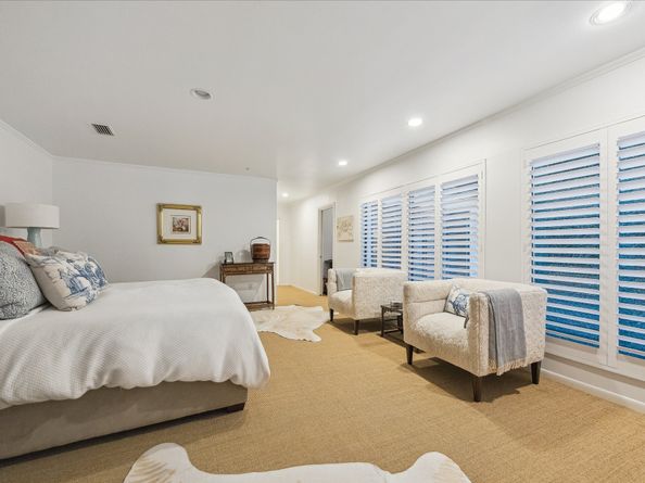 10 S Briar Hollow Lane 55, Houston TX 77027