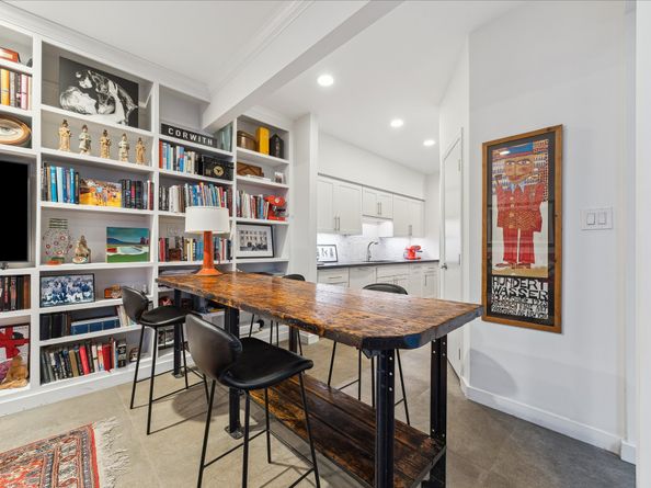 10 S Briar Hollow Lane 55, Houston TX 77027