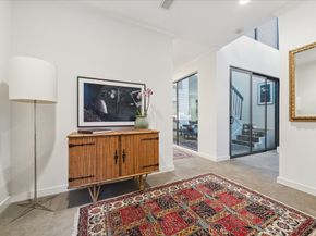 10 S Briar Hollow Lane 55, Houston TX 77027