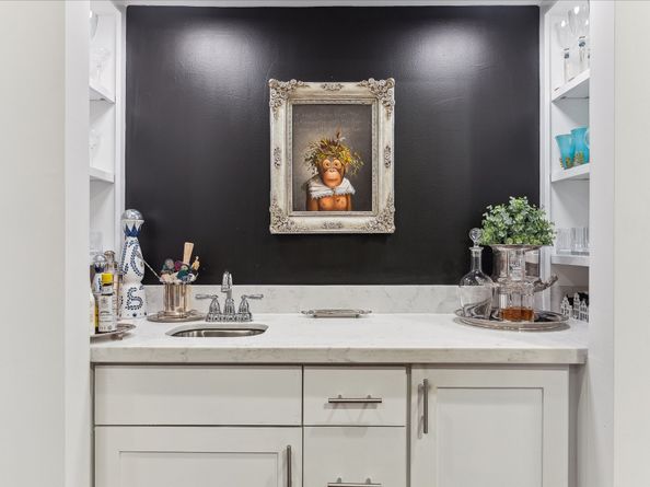 10 S Briar Hollow Lane 55, Houston TX 77027