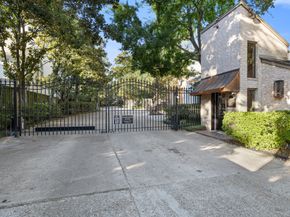 10 S Briar Hollow Lane 55, Houston TX 77027