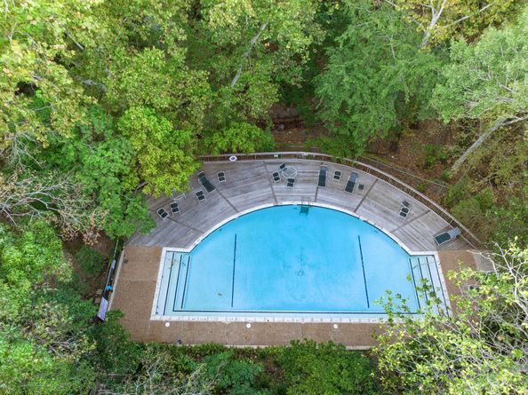 10 S Briar Hollow Lane 55, Houston TX 77027