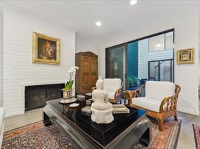 10 S Briar Hollow Lane 55, Houston TX 77027