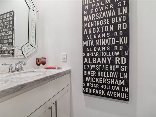 10 S Briar Hollow Lane 55, Houston TX 77027