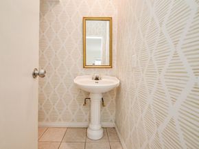 3800 Tanglewilde Street 109, Houston TX 77063