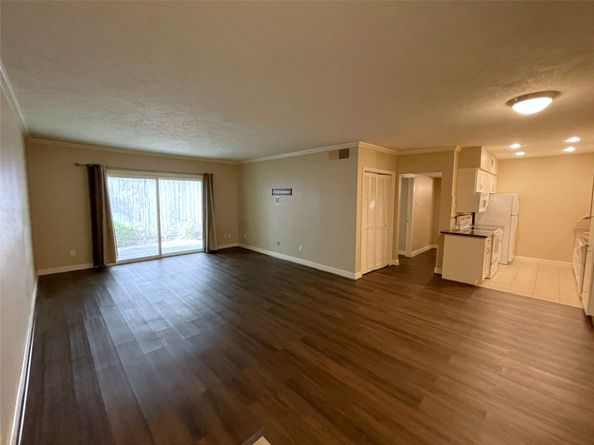 2224 S Piney Point Road 114, Houston TX 77063