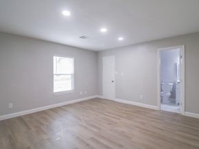 6150 Ridgeway Drive, Houston TX 77033