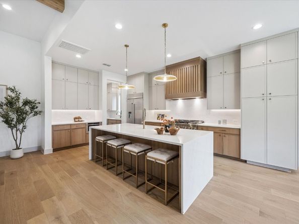 1341 Candlelight Lane, Houston TX 77018