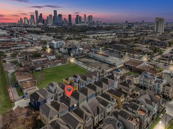 3414 Center Street, Houston TX 77007