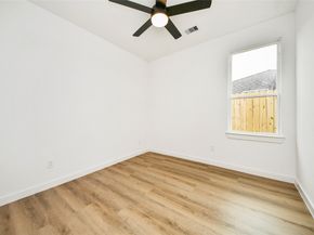 5201 Fairchild Street, Houston TX 77028