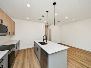 5201 Fairchild Street, Houston TX 77028