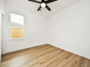 5201 Fairchild Street, Houston TX 77028