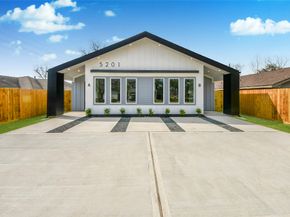 5201 Fairchild Street, Houston TX 77028