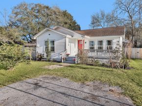 221 Carrell Street, Tomball TX 77375