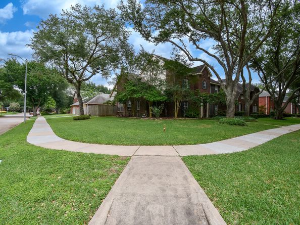 1003 Clarenda Falls Drive, Sugar Land TX 77479