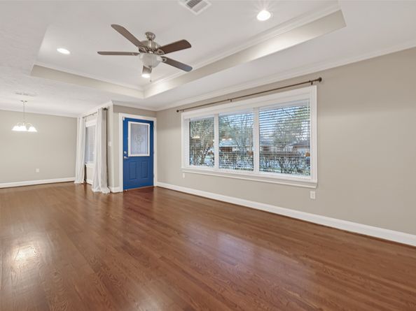 5323 Briarbend Drive, Houston TX 77096