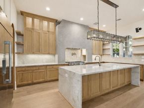 1519 Candlelight Lane, Houston TX 77018