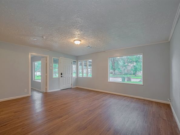 4906 Larkspur Street, Houston TX 77033