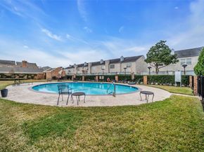 600 Wilcrest Drive 68, Houston TX 77042