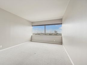 5000 Montrose Boulevard 10B, Houston TX 77006