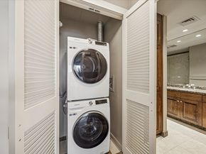 5000 Montrose Boulevard 10B, Houston TX 77006