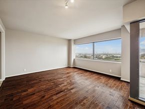 5000 Montrose Boulevard 10B, Houston TX 77006