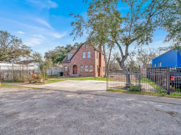 3727 Broadway Street, Houston TX 77017