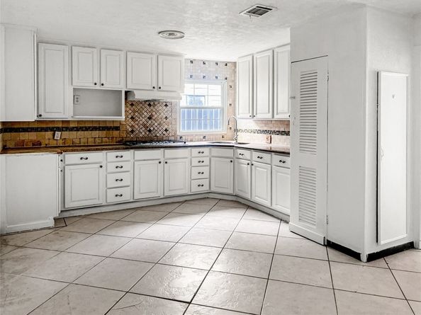 4803 Robertson Street, Houston TX 77009