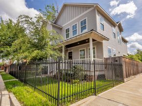 800 Walton Street, Houston TX 77009