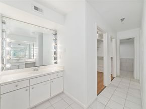 7655 S Braeswood Boulevard 5, Houston TX 77071