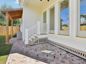 1119 E 7th 1/2 Street, Houston TX 77009