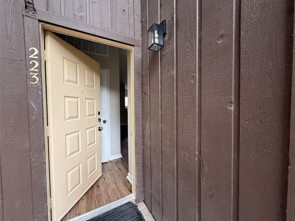 3100 WALNUT BEND Lane 223, Houston TX 77042