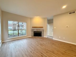 3100 WALNUT BEND Lane 223, Houston TX 77042