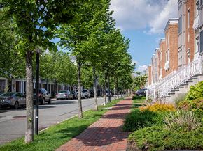 101 Shearwater Ct East 34, Jersey City NJ 07305